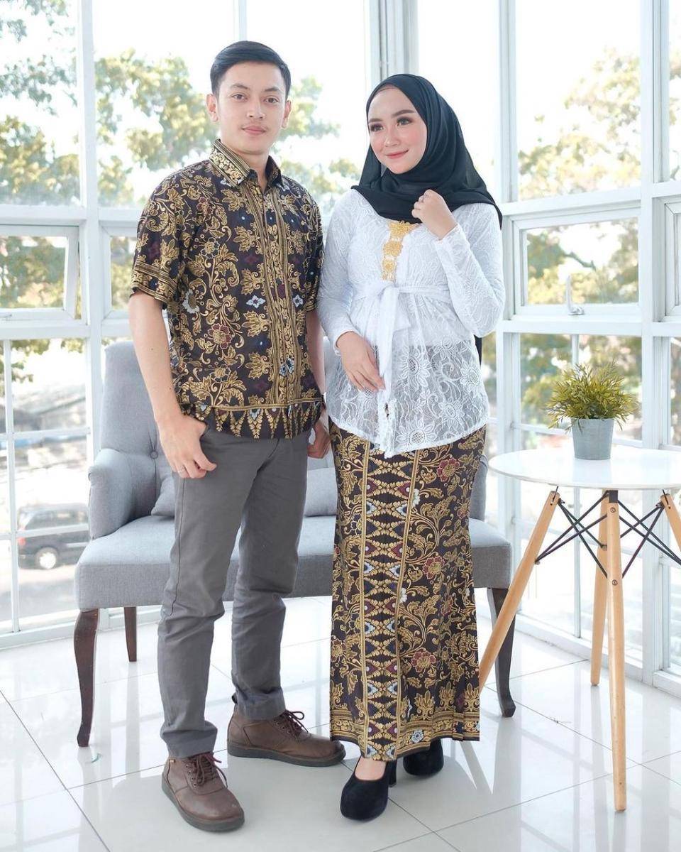 OOTD batik couple ala selebgram Nurul Hikmah Febriany (instagram.com/nurulhikmahfebriany)