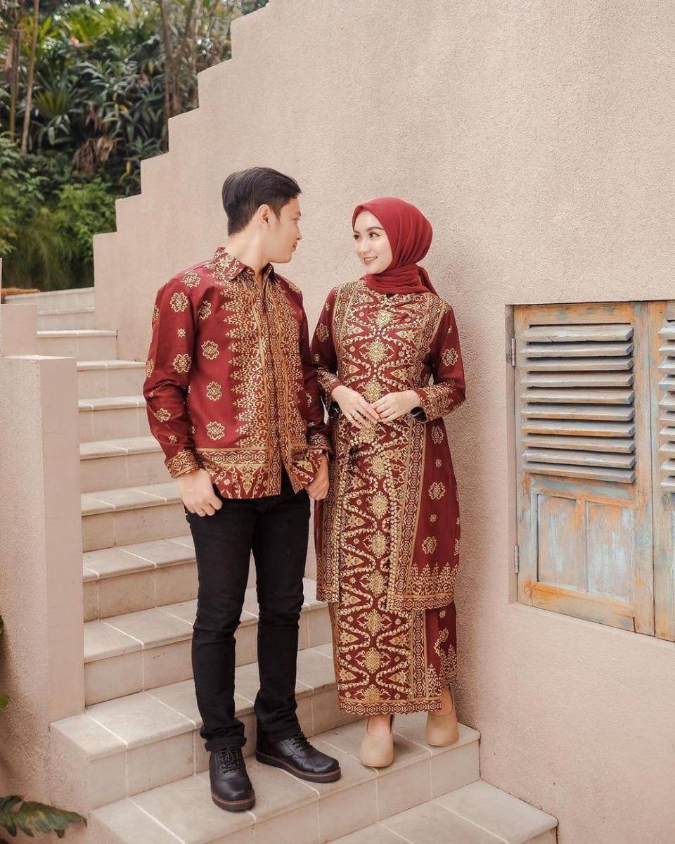 OOTD batik couple ala selebgram Nurul Hikmah Febriany (instagram.com/nurulhikmahfebriany)