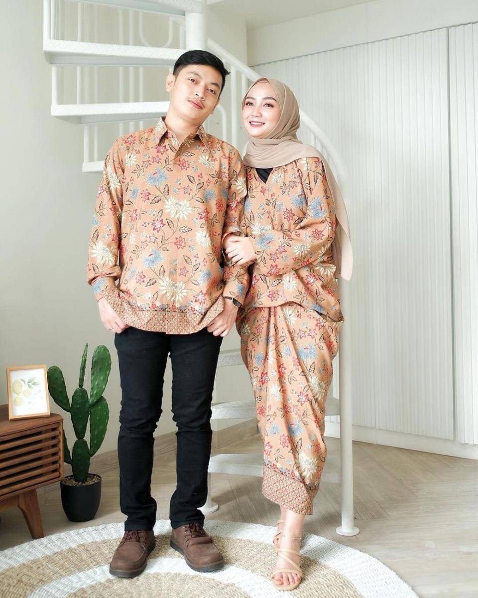 OOTD batik couple ala selebgram Nurul Hikmah Febriany (instagram.com/nurulhikmahfebriany)