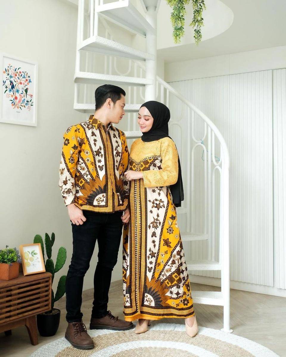 OOTD batik couple ala selebgram Nurul Hikmah Febriany (instagram.com/nurulhikmahfebriany)