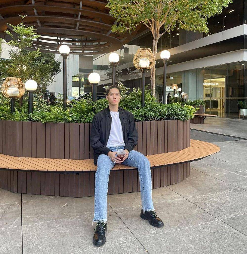 inspirasi outfit jalan-jalan ala Nani Hirunkit. (instagram.com/hirunkit_)