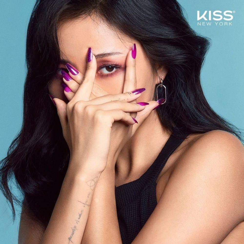 nail art Hwasa Mamamoo (twitter.com/PopnailsK)