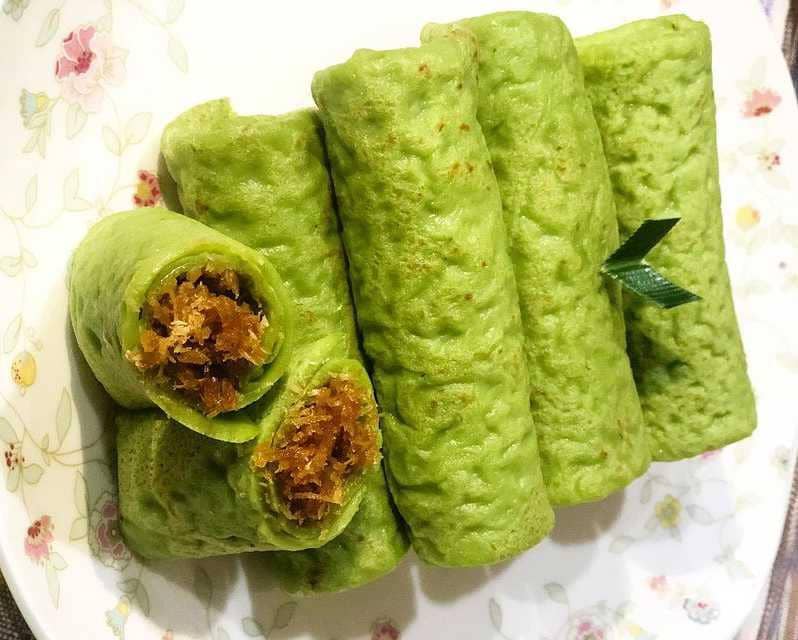 dadar gulung pandan (instagram.com/kimnio_88)