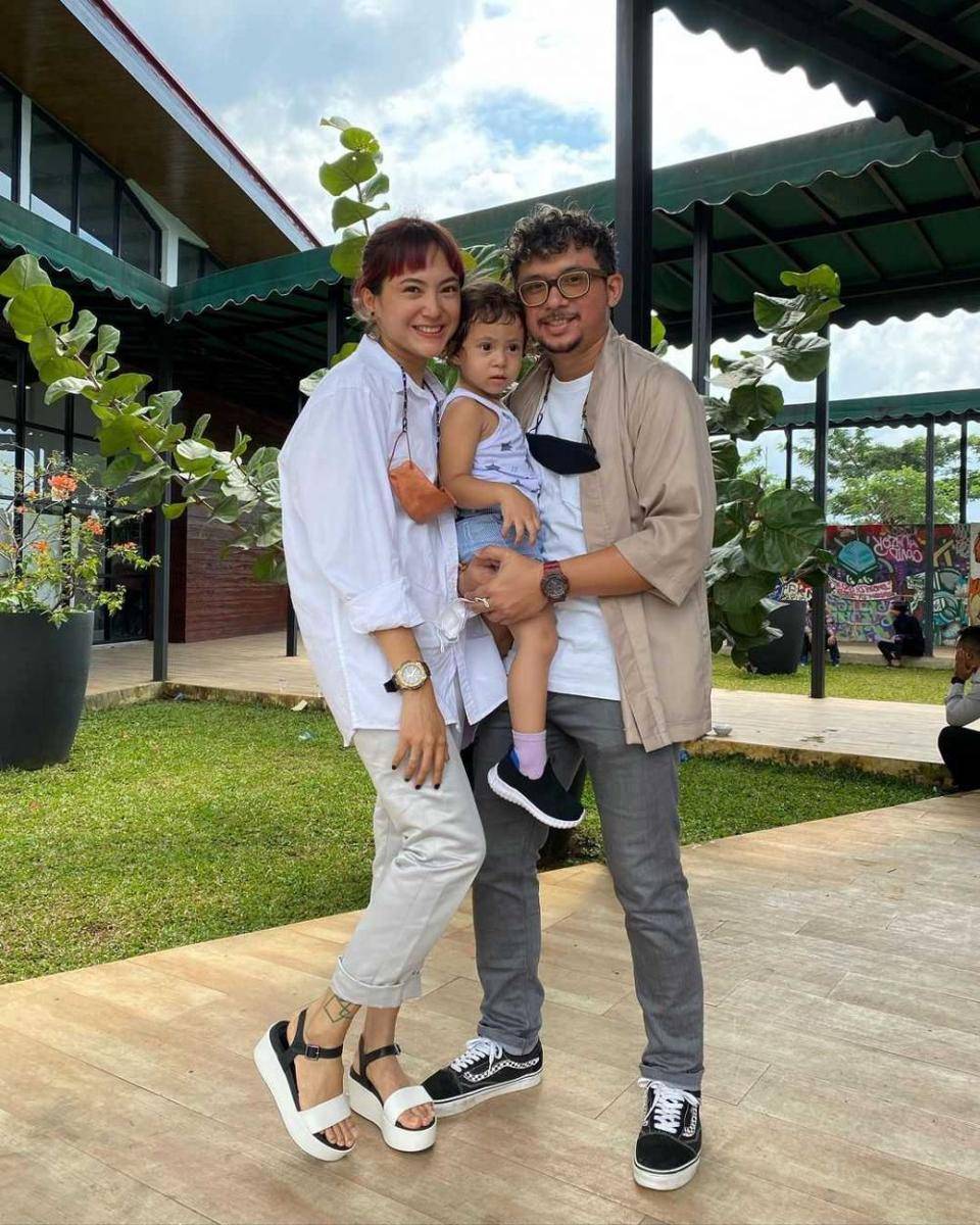 potret Poppy Sovia dan keluarga (instagram.com/popsovia)