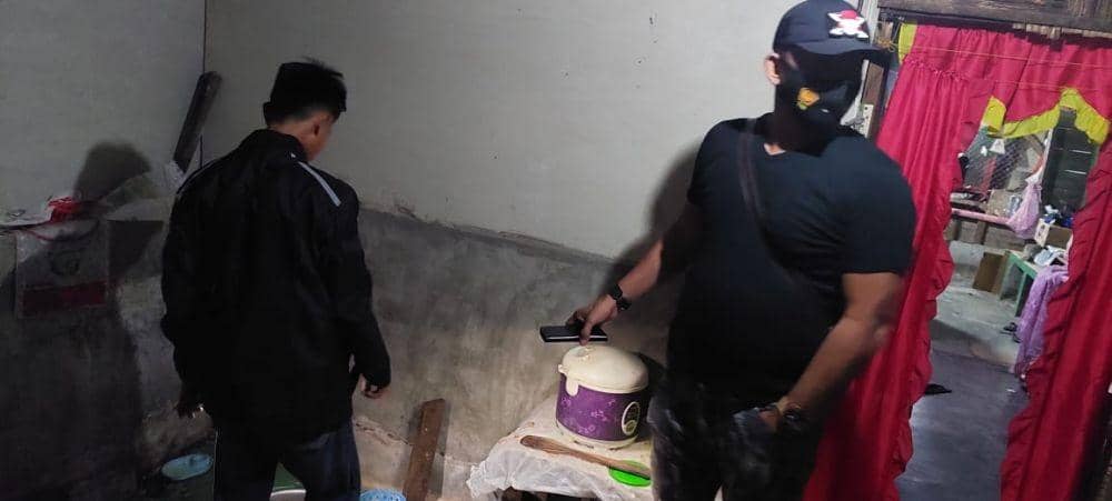 Polisi melakukan olah tempat kejadian perkara dan memintai keterangan saksi soal kematian Asiah(Dok.istimewa)