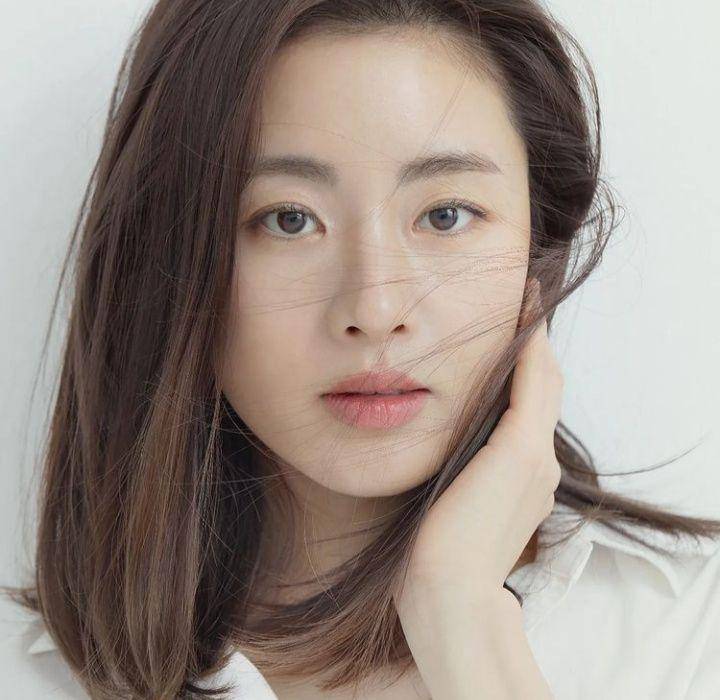 Kang So Ra (instagram.com/raveramess_)