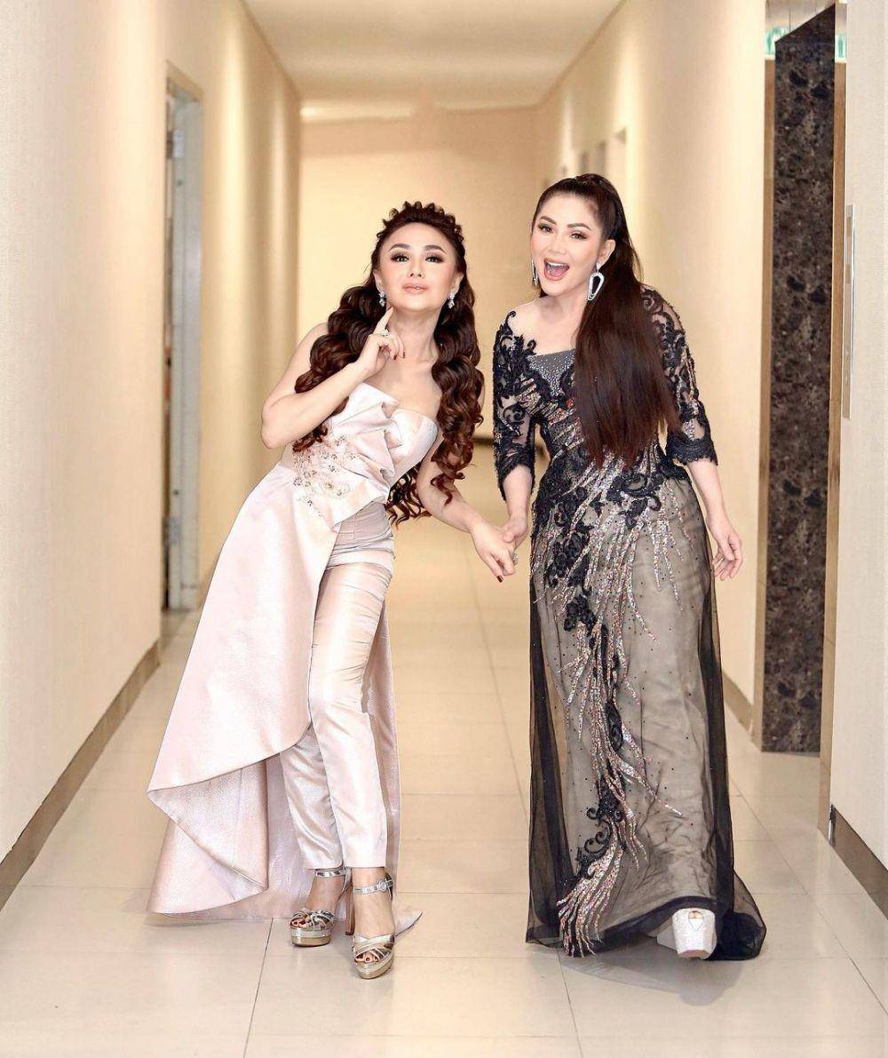 Adu Gaya Yuni Shara dan Kristina Dangdut (instagram.com/kristinadangdut)