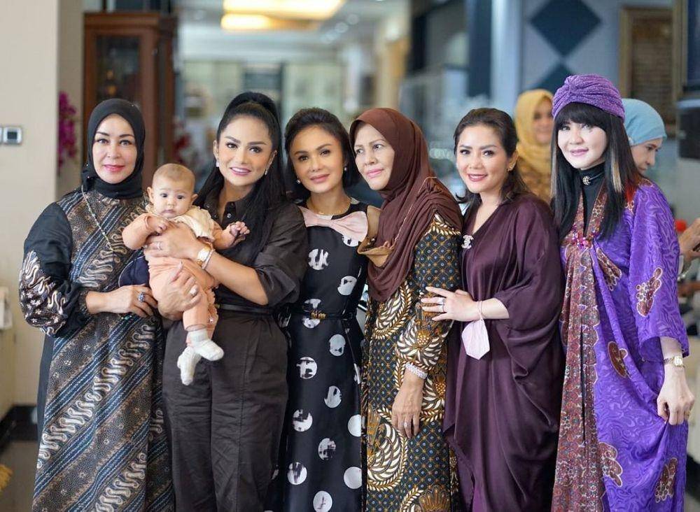 Adu Gaya Yuni Shara dan Kristina Dangdut (instagram.com/kristinadangdut)