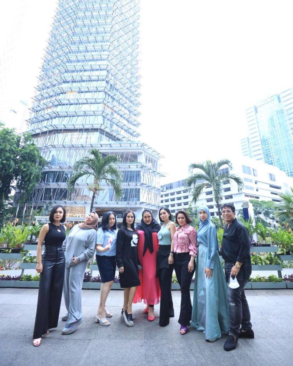 Adu Gaya Yuni Shara dan Kristina Dangdut (instagram.com/yunishara36)