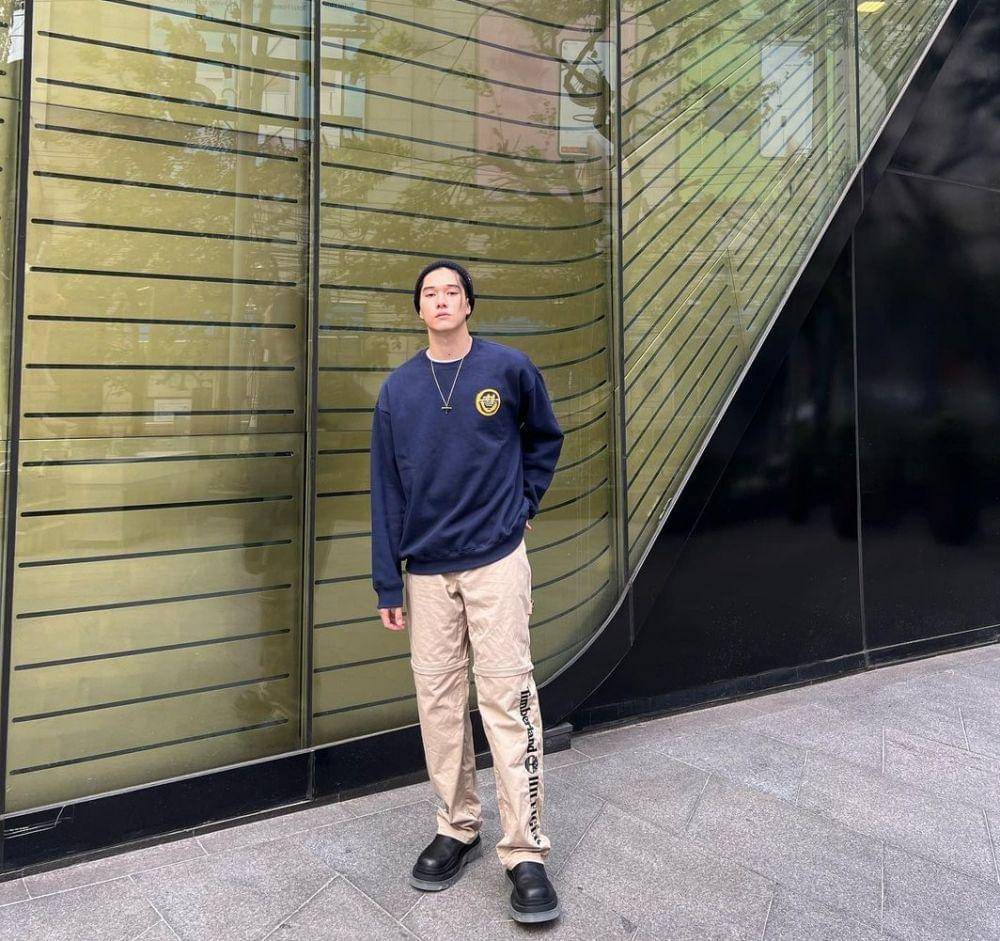 inspirasi outfit jalan-jalan ala Nani Hirunkit. (instagram.com/hirunkit_)