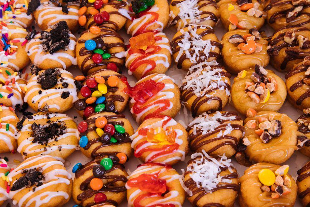 ilustrasi donat mini (unsplash.com/Jeswin Thomas)