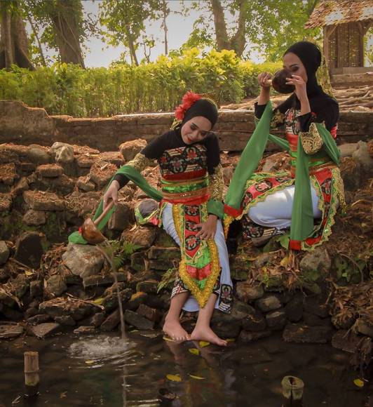 Upacara Kungkum Sinden/ Instagram @official_dutapemudajombang