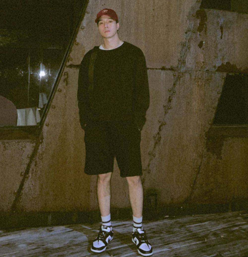 inspirasi outfit jalan-jalan ala Nani Hirunkit. (instagram.com/hirunkit_)