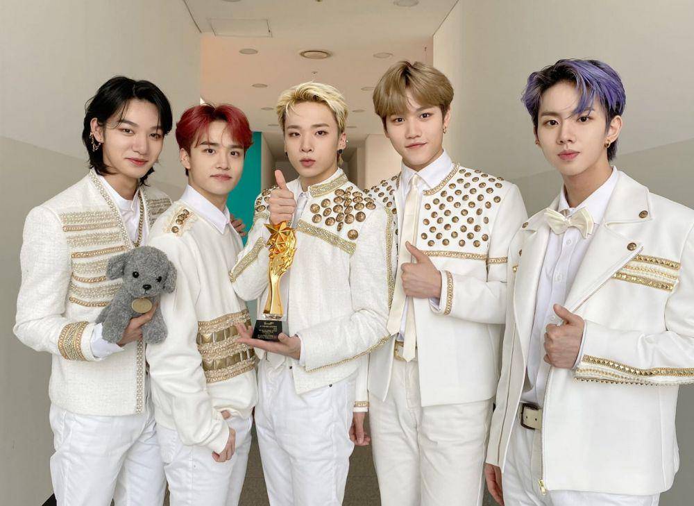 potret MCND dengan penghargaan World Star Awards 2021 (twitter.com/McndOfficial_)