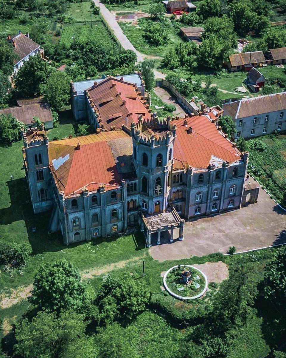 potret Chervone di Zhytomyr, Ukraina (instagram.com/pod_val)