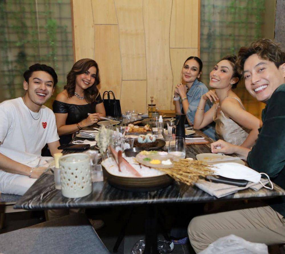 potret Melaney Ricardo bareng para sahabat (instagram.com/melaney_ricardo)