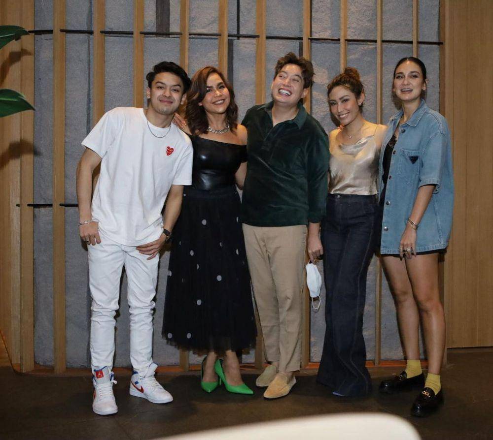 potret Melaney Ricardo bareng para sahabat (instagram.com/melaney_ricardo)