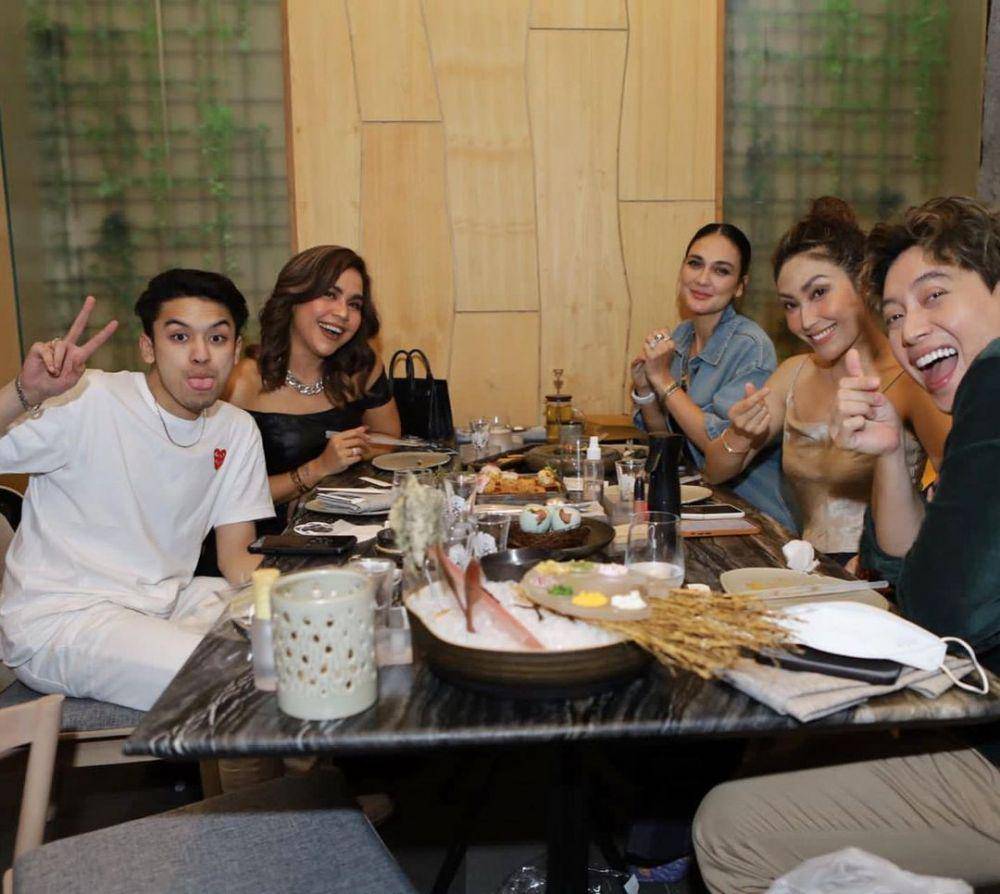 potret Melaney Ricardo bareng para sahabat (instagram.com/melaney_ricardo)