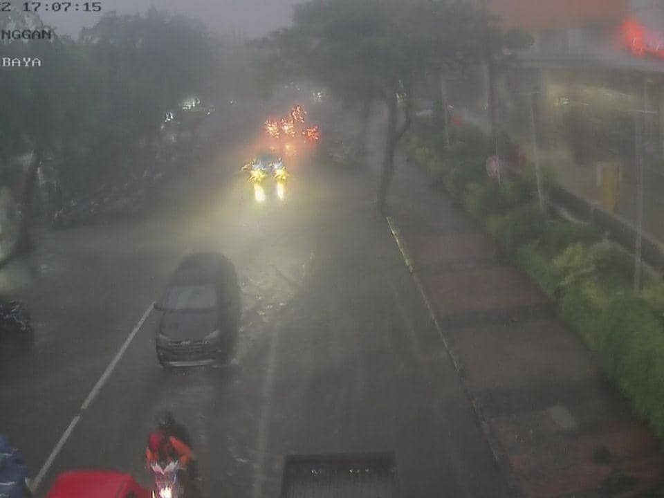 Hujan lebat di Surabaya. dok. CC 112