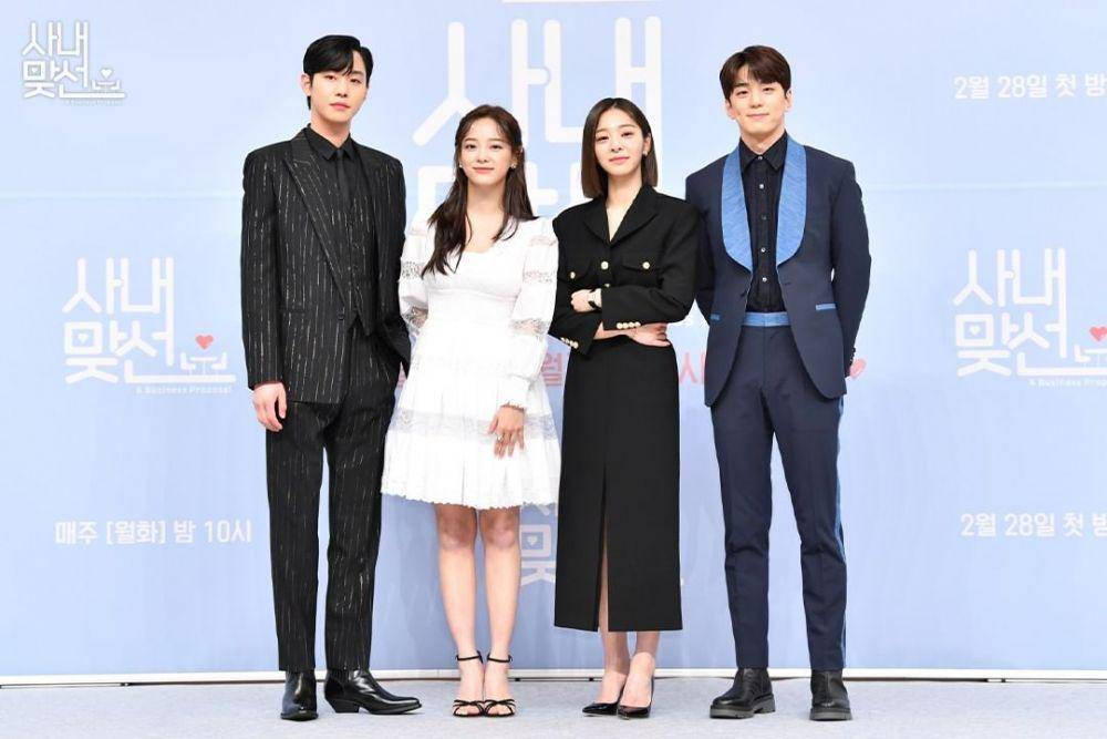 Ahn Hyo Seop, Kim Se Jeong, Seol In Ah, dan Kim Min Kyu dalam press conference drama Business Proposal (dok. SBS/Business Proposal)