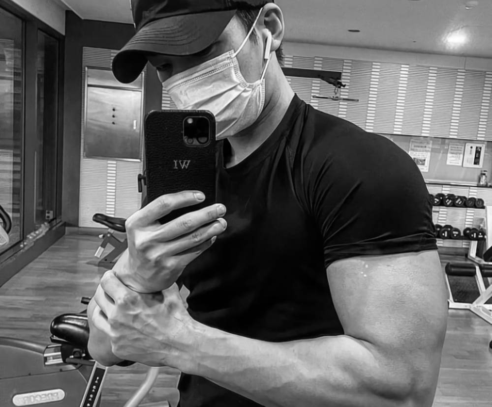 Wi Ha Joon (instagram.com/wi__wi__wi)