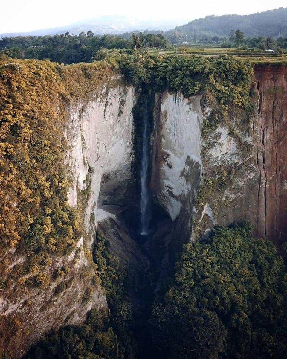 Ngarai Sianok (instagram.com/geo.rof)