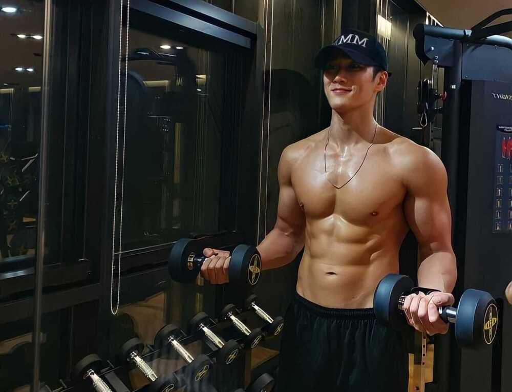 10 Pesona Aktor Korea yang Makin Macho saat Nge-gym, Pamer Otot!
