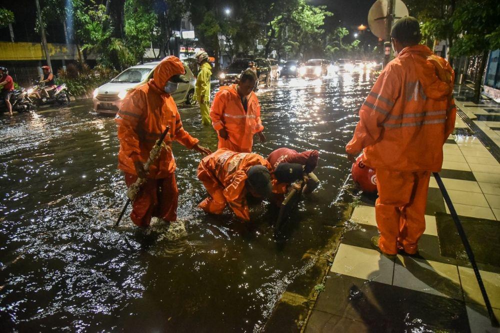 Tangani Banjir di Surabaya Utara, Eri Tunggu Saluran Pasar Turi