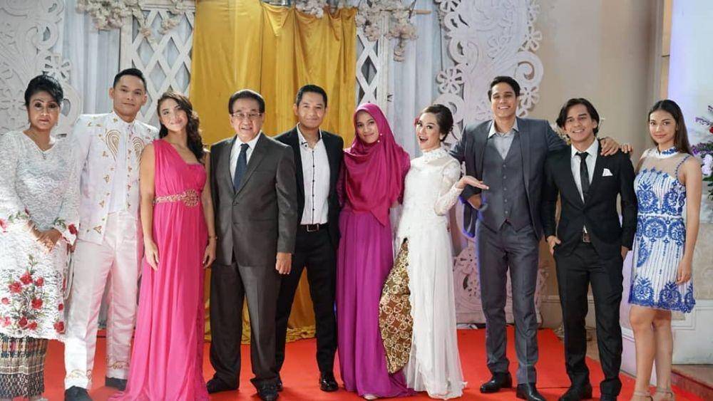 Kebaya Debbie Cynthia Dewi (insatgram.com/debbiecynthiadewi)