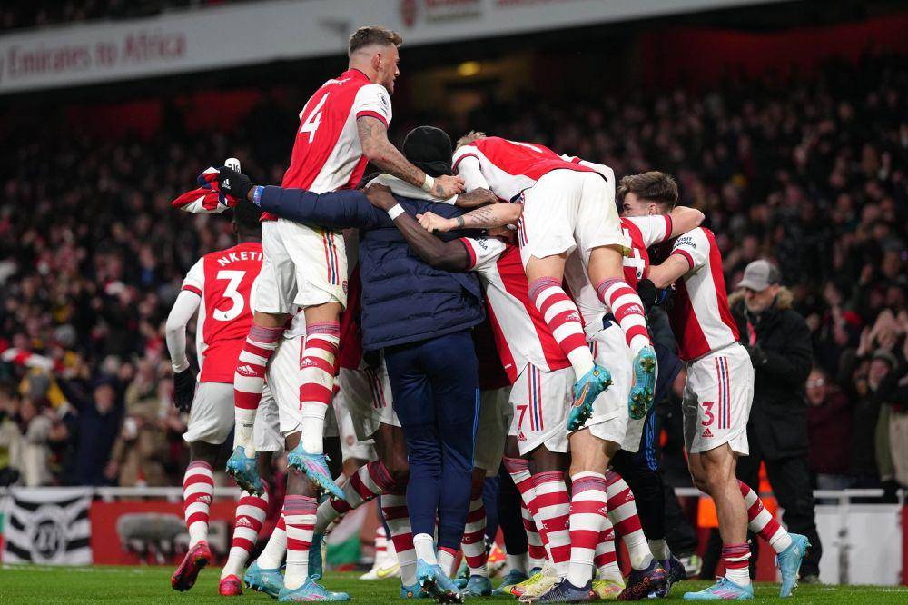 Arsenal (twitter.com/SquawkaNews)