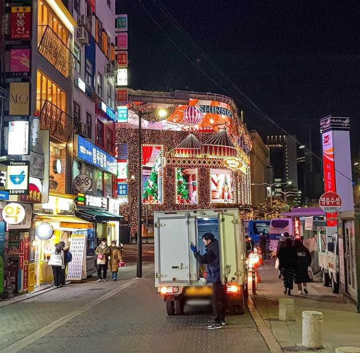 Myeondong (instagram.com/hedi_slimane35)