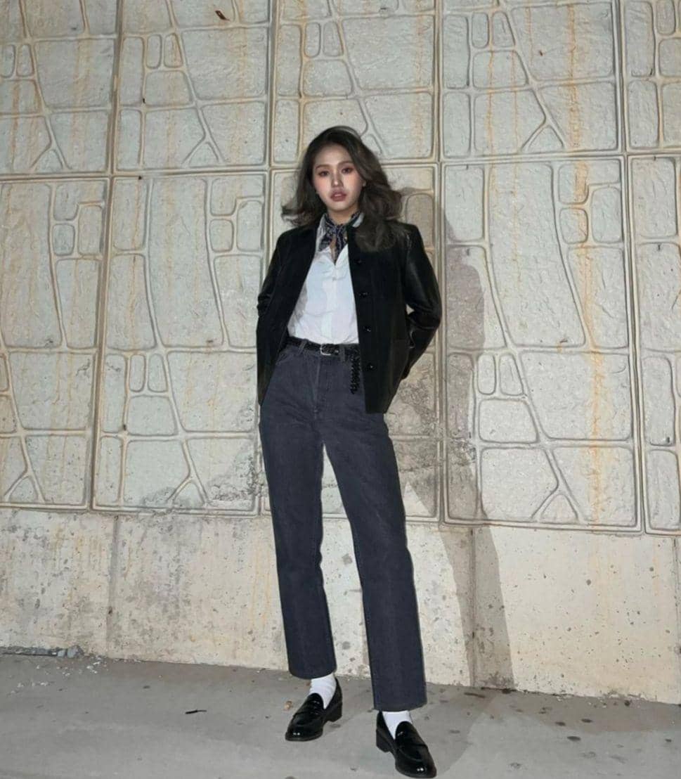 Padu padan celana jeans ala Mimi Oh My Girl (instagram.com/mimmiiiya)