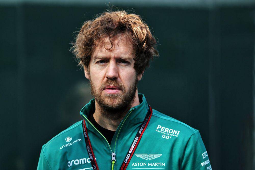 pembalap Aston Martin Sebastian Vettel (twitter.com/MirrorSport)