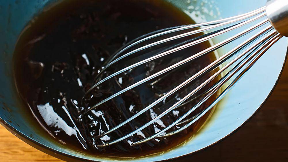 ilustrasi membuat saus yakitori (tastingtable.com)