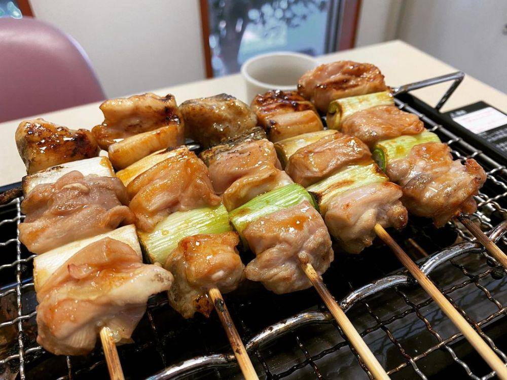 ilustrasi membakar yakitori sampai matang (instagram.com/atsutaman029)
