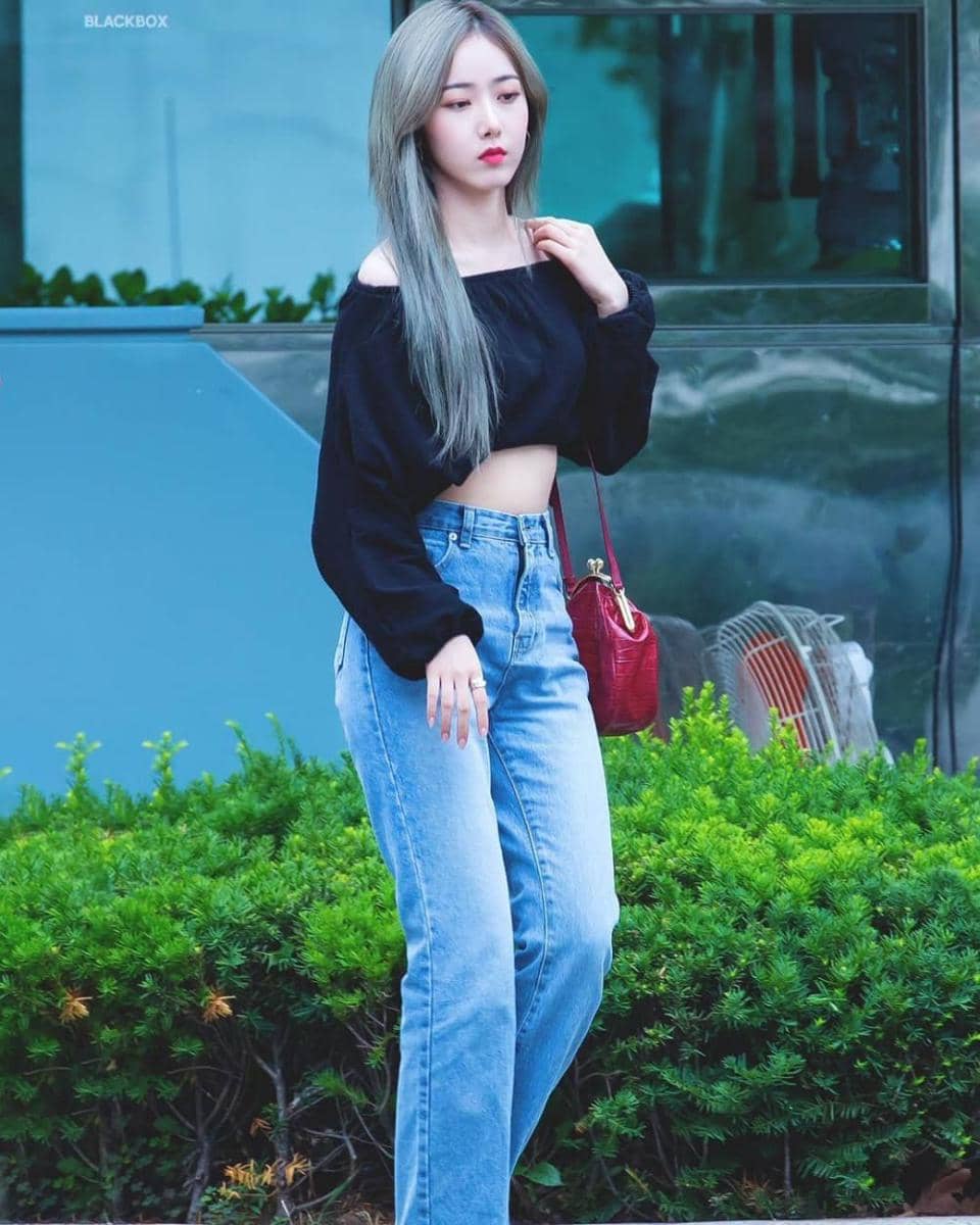 inspirasi outfit girly ala SinB VIVIZ (Instagram.com/sinb98)