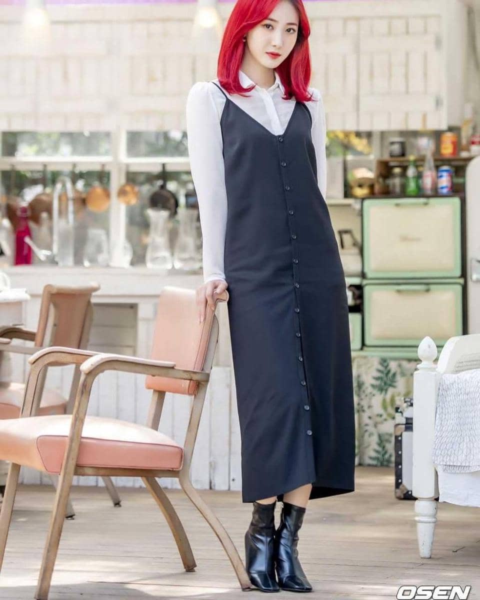 inspirasi outfit girly ala SinB VIVIZ (Instagram.com/sinb98)