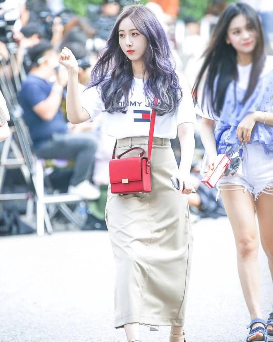 inspirasi outfit girly ala SinB VIVIZ (Instagram.com/sinb98)