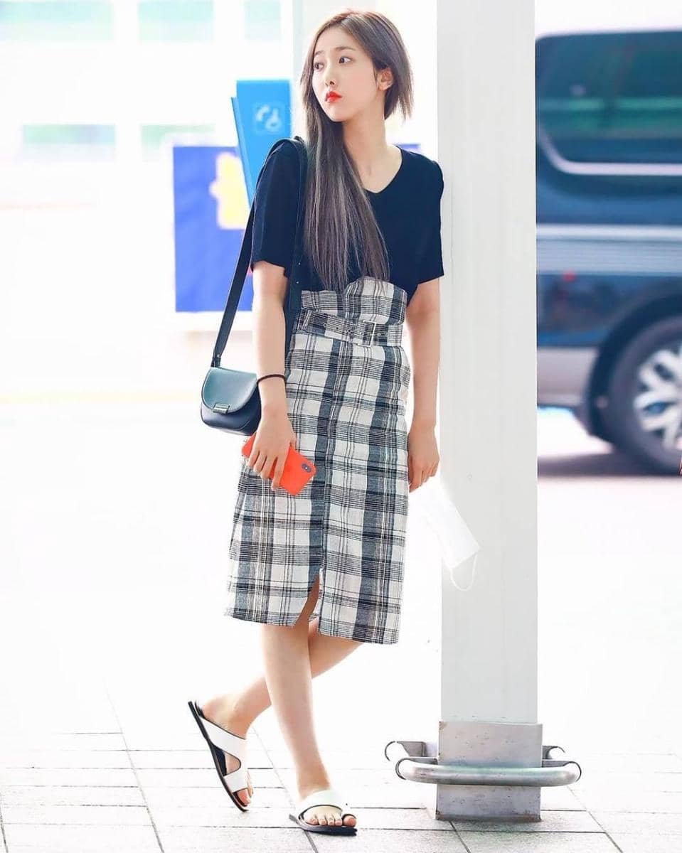inspirasi outfit girly ala SinB VIVIZ (Instagram.com/sinb98)