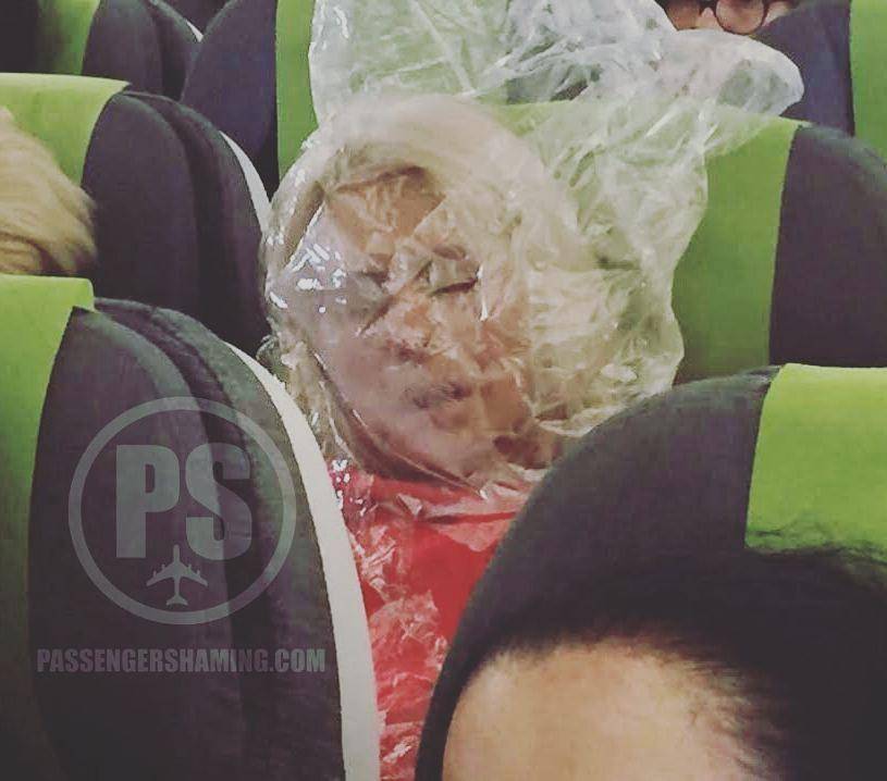 potret nyeleneh penumpang di pesawat (instagram.com/passengershaming)