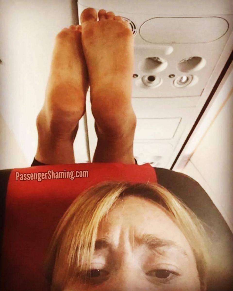 potret nyeleneh penumpang di pesawat (instagram.com/passengershaming)