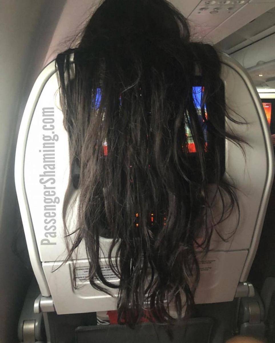 potret nyeleneh penumpang di pesawat (instagram.com/passengershaming)