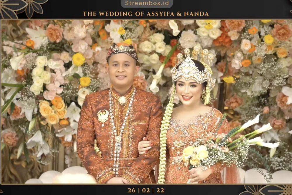 momen resepsi kedua Syifa adik Ayu Ting Ting (YouTube.com/Assyifa Nuraini)