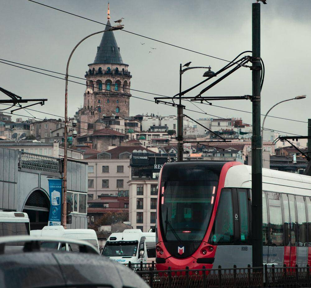 ilustrasi kereta cepat di Turki (unsplash.com/Ahmed Mulla)
