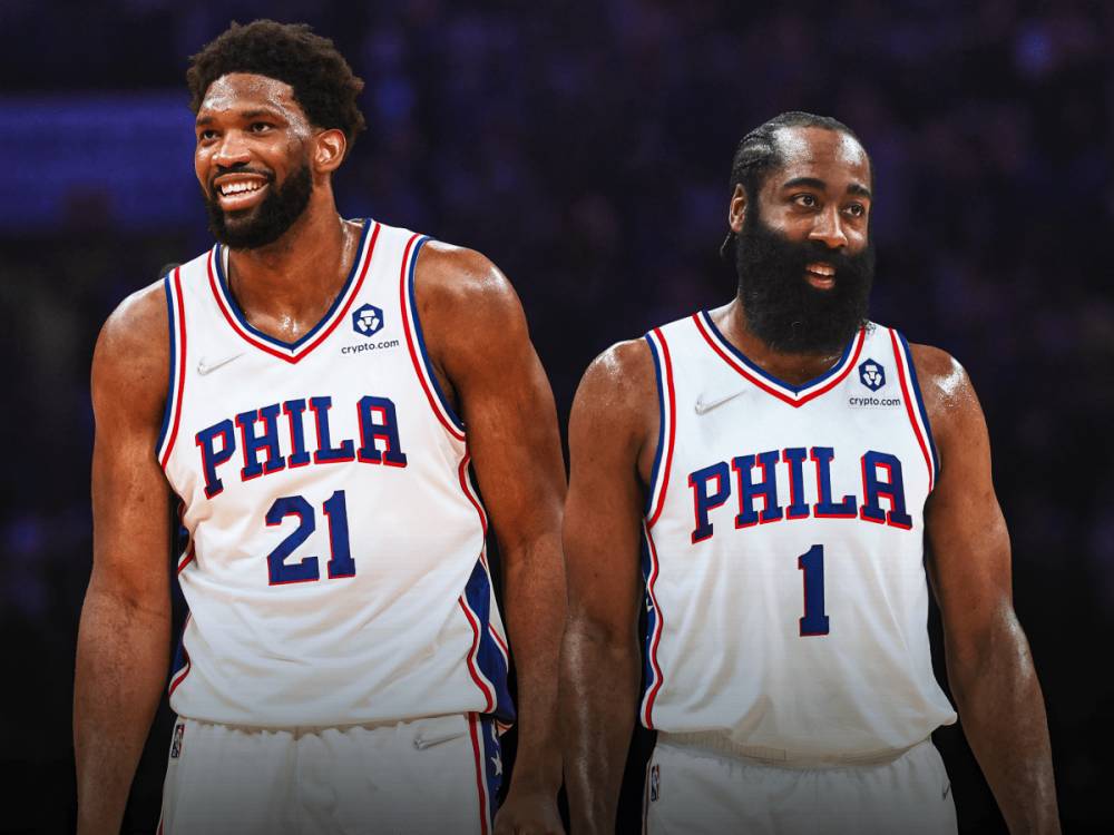 Joel Embiid dan James Harden (si.com)