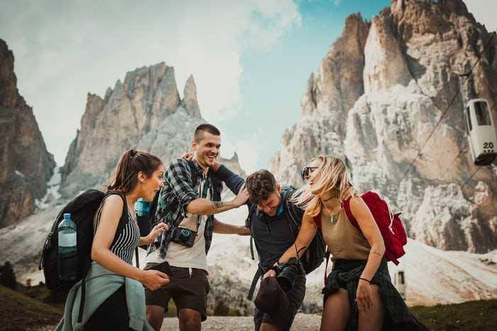 remaja perempuan dan laki-laki(unsplash.com/@felixrstg)