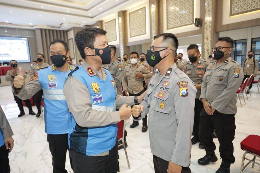 Terluka Saat Menangkap Teroris, Anggota Polda Jatim Dapat Penghargaan