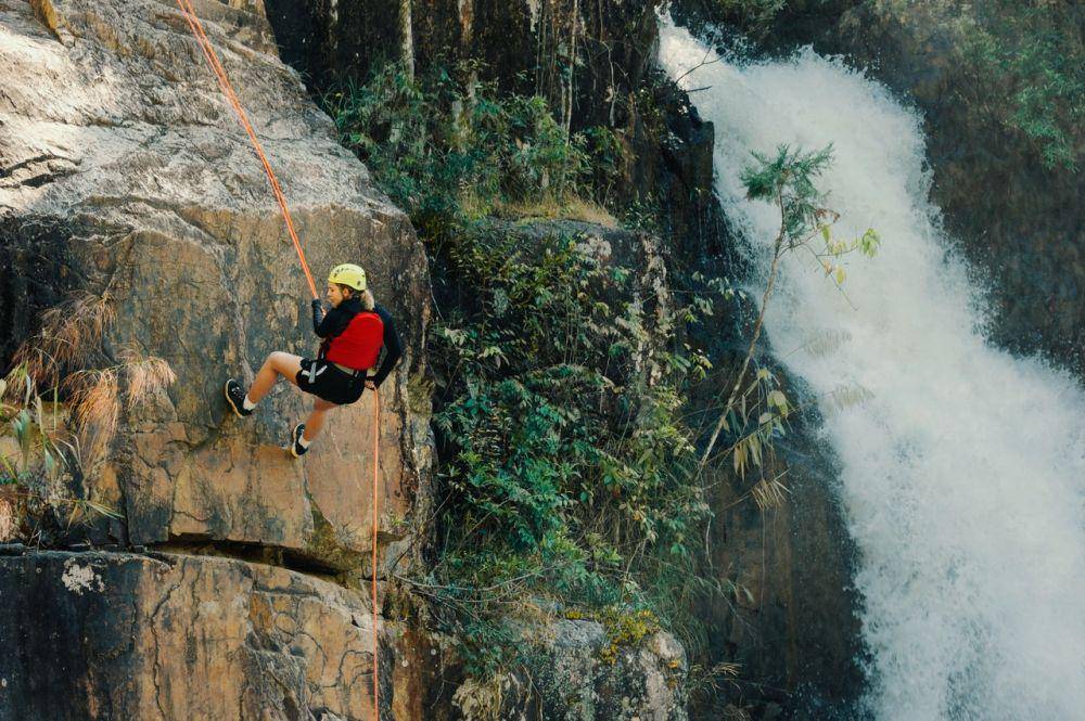 ilustrasi abseiling (pexels.com/ Min An)