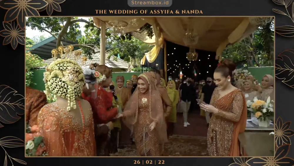 momen resepsi kedua Syifa adik Ayu Ting Ting (YouTube.com/Assyifa Nuraini)