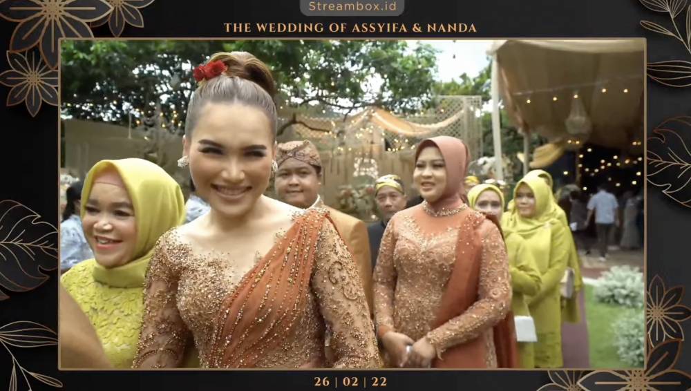 momen resepsi kedua Syifa adik Ayu Ting Ting (YouTube.com/Assyifa Nuraini)